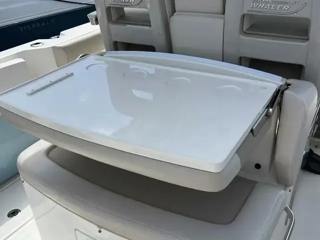 Boston Whaler 330 Outrage