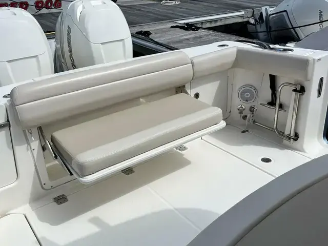 Boston Whaler 330 Outrage