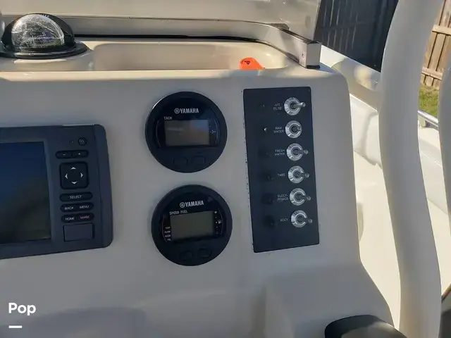 Robalo R222