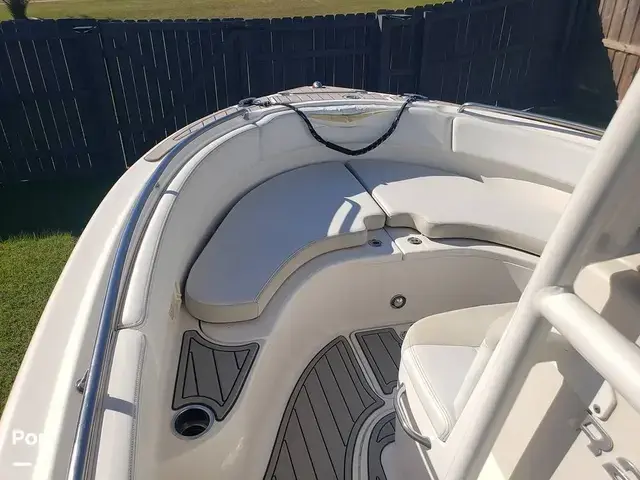 Robalo R222