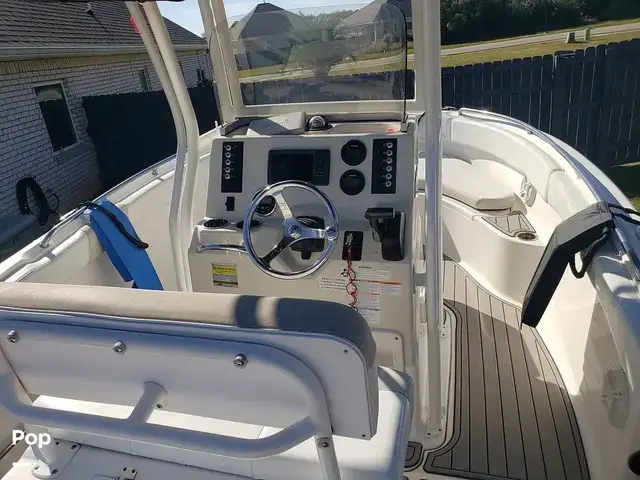 Robalo R222