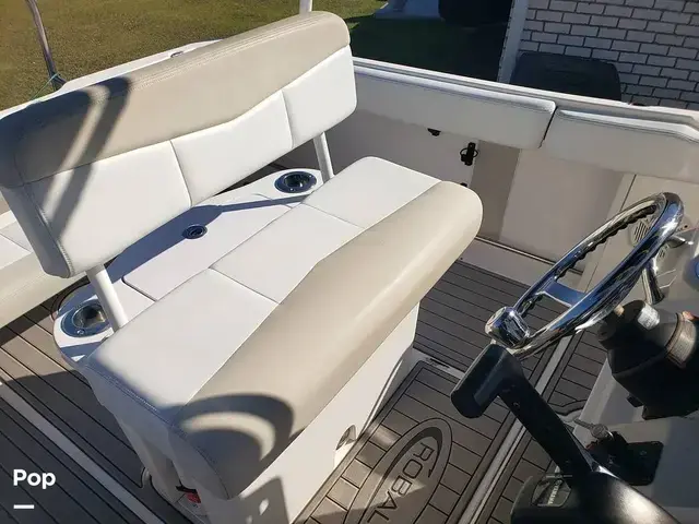 Robalo R222