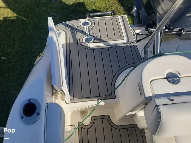 Robalo R222