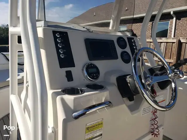 Robalo R222