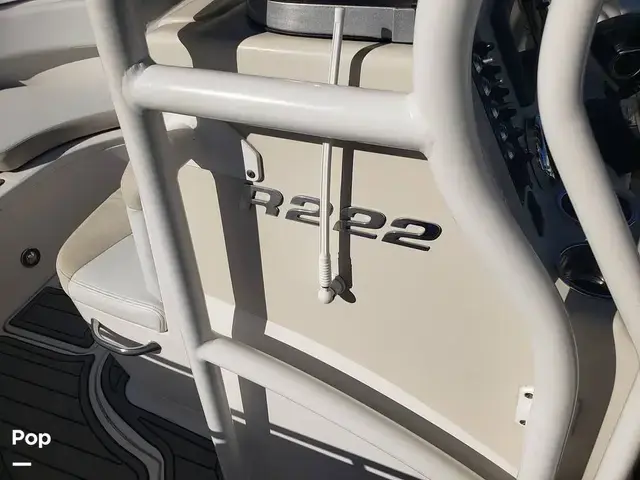 Robalo R222