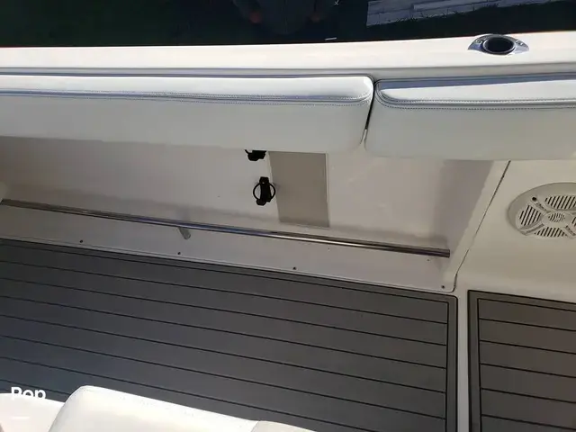 Robalo R222