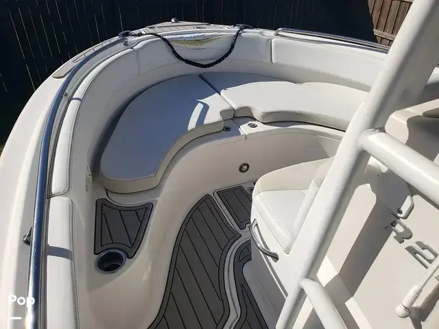 Robalo R222