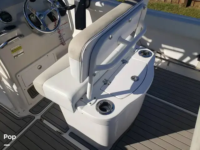 Robalo R222