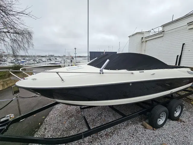 Bayliner 652 Overnighter for sale in United Kingdom for £19,750 (€23,969)