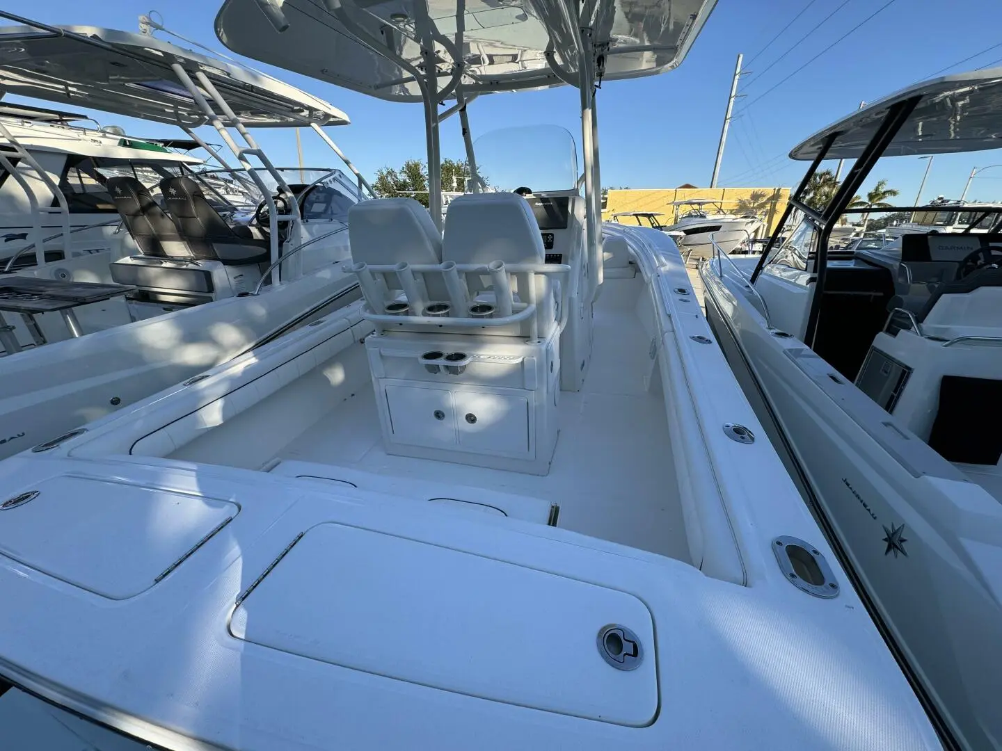 2016 Regulator 25 center console