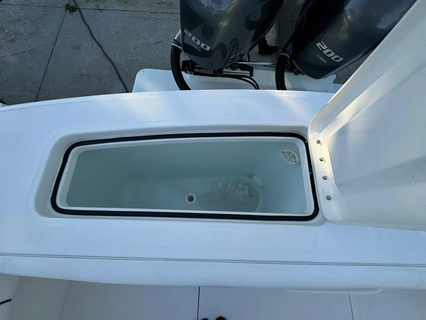 2016 Regulator 25 center console