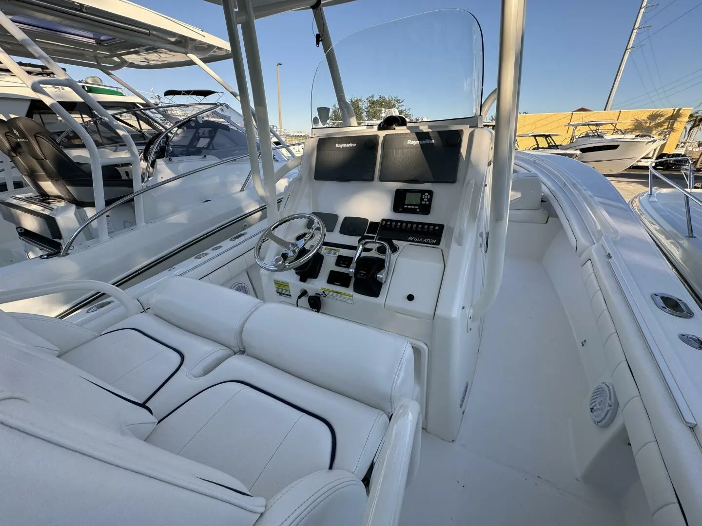 2016 Regulator 25 center console