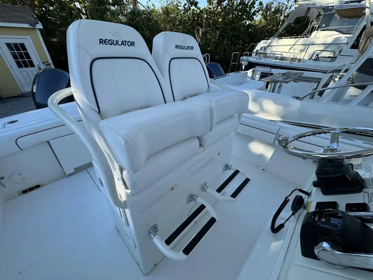 2016 Regulator 25 center console