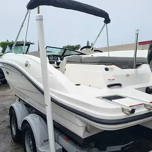 2020 Sea Ray 210 Spx