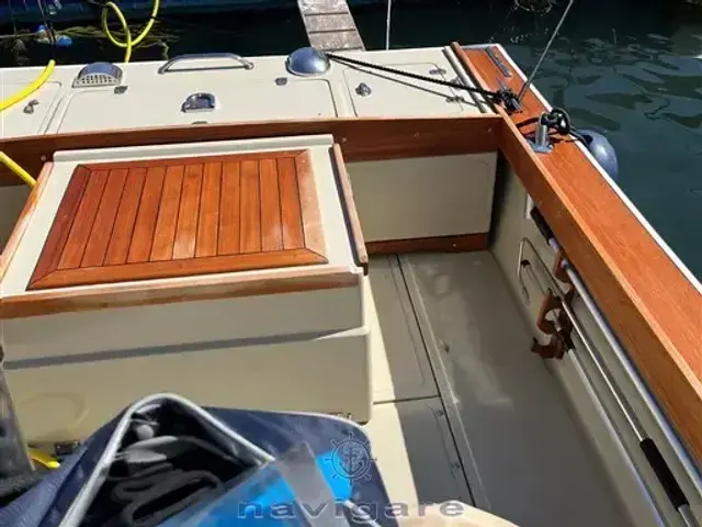 Boston Whaler 23 Outrage