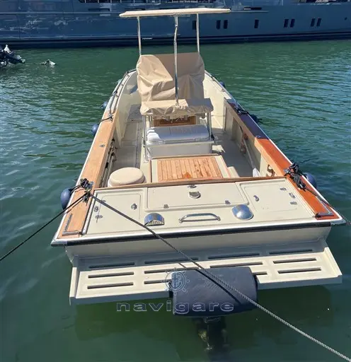 1993 Boston Whaler 23 outrage