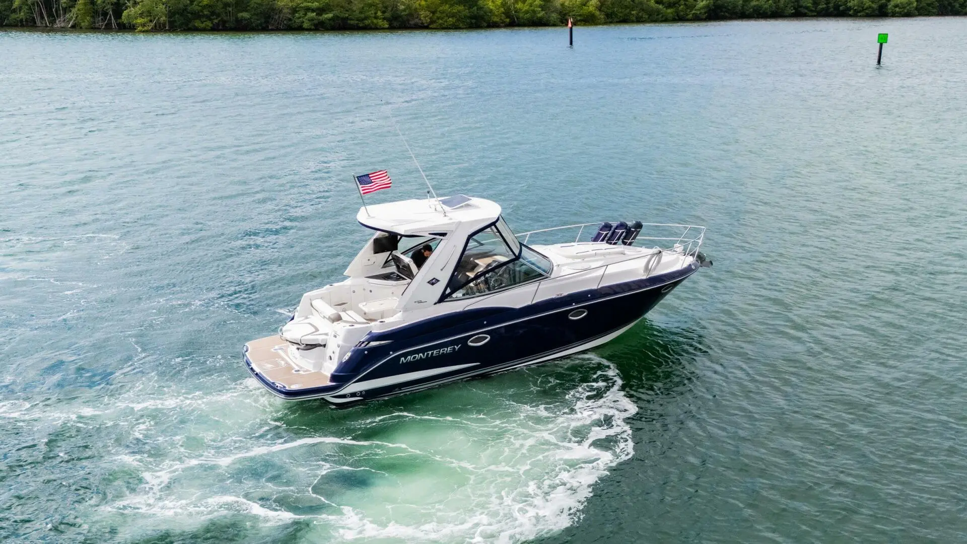 2015 Monterey 335 sport yacht