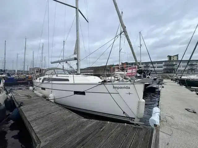 Bavaria 37