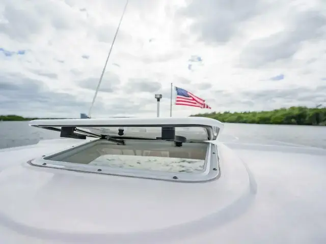 Monterey 335 Sport Yacht