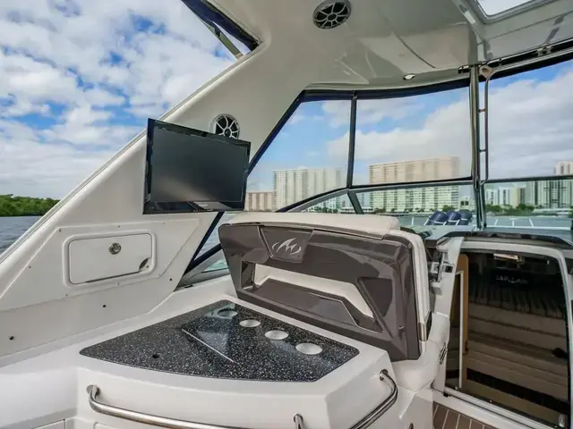 Monterey 335 Sport Yacht