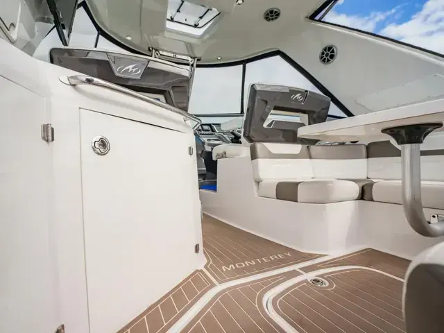 Monterey 335 Sport Yacht