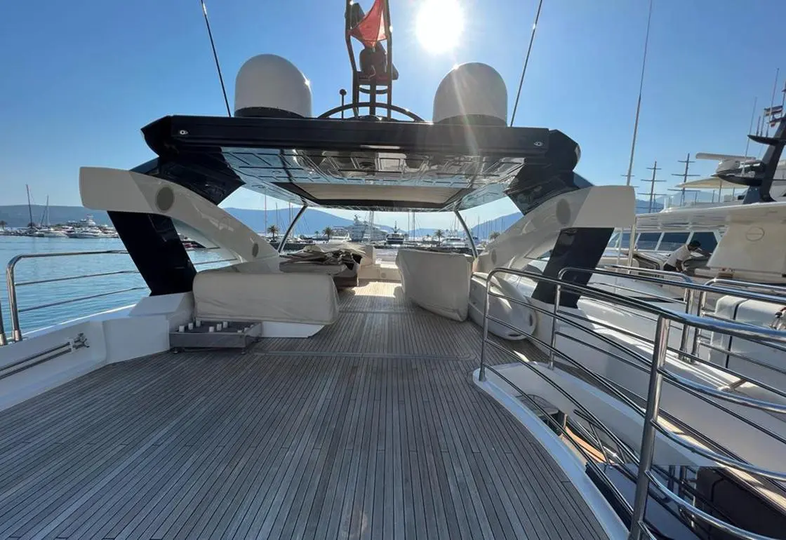 2013 Sunseeker 28m yacht