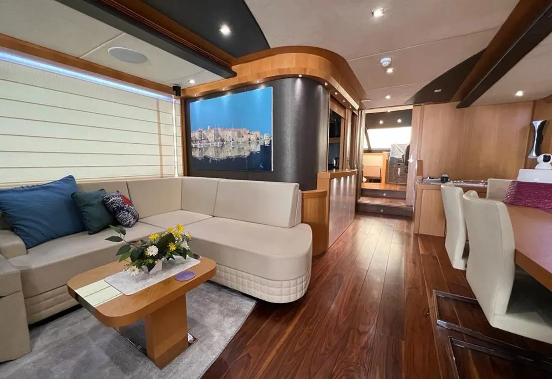 2013 Sunseeker 28m yacht