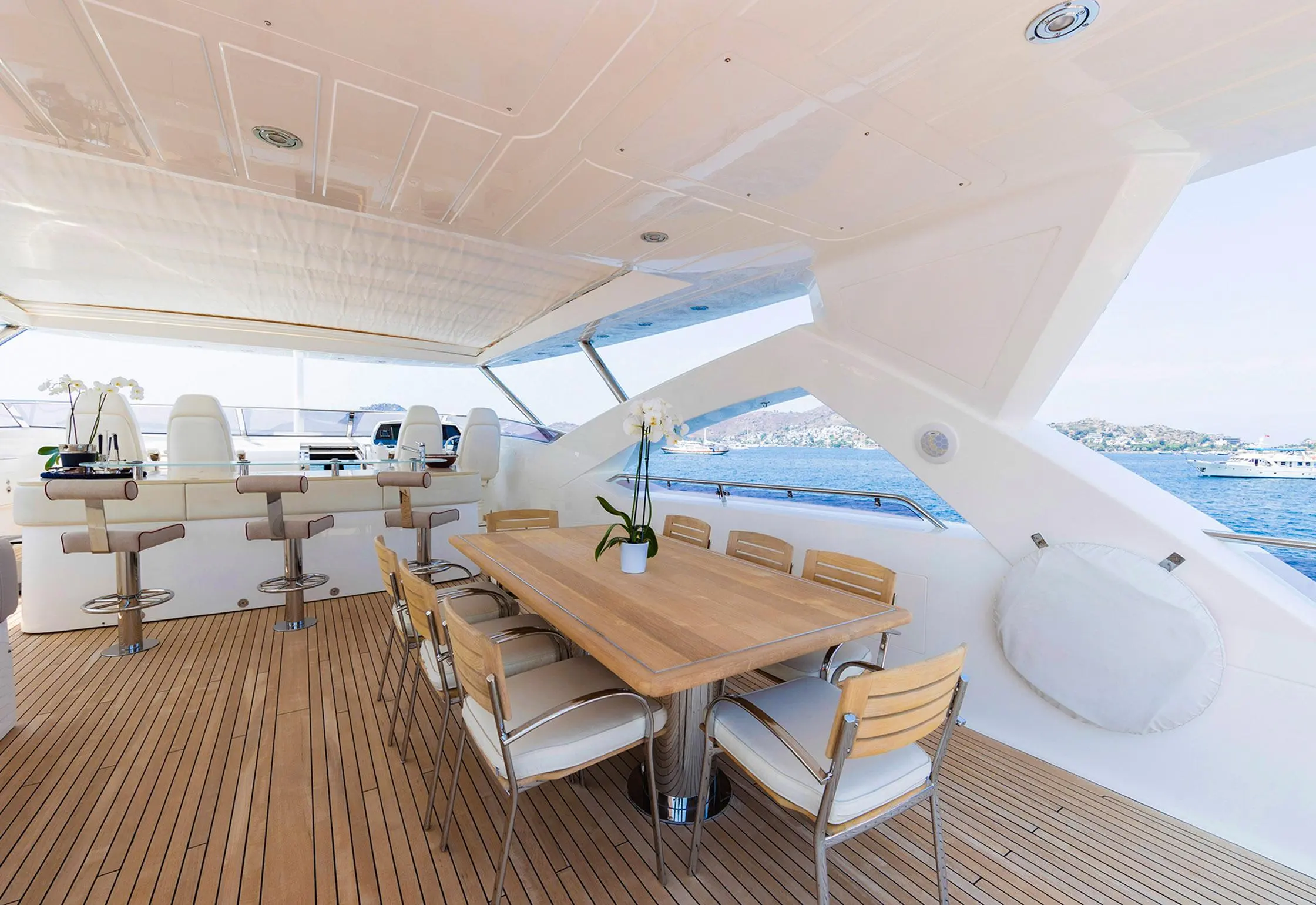 2011 Sunseeker 34m yacht