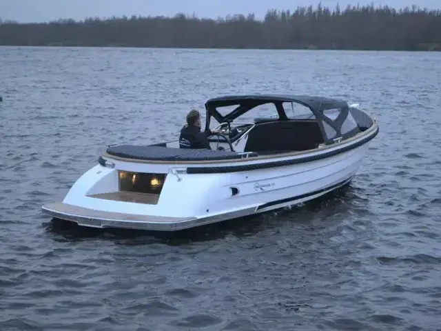 Waterspoor 717 Aviator