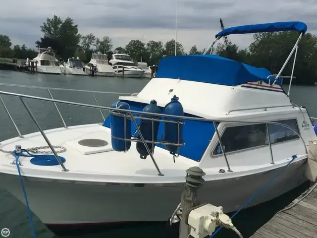 Luhrs 280 Flybridge Cruiser