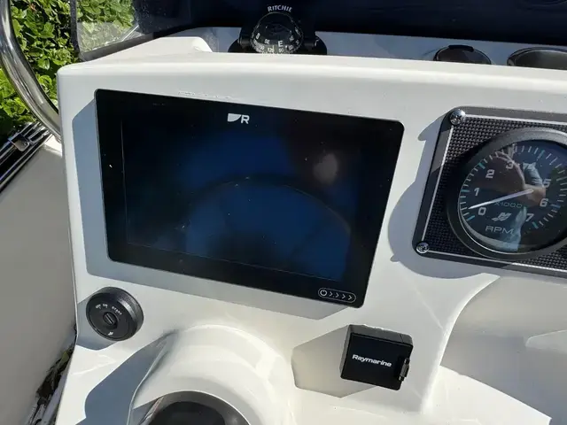 Boston Whaler 170 Montauk