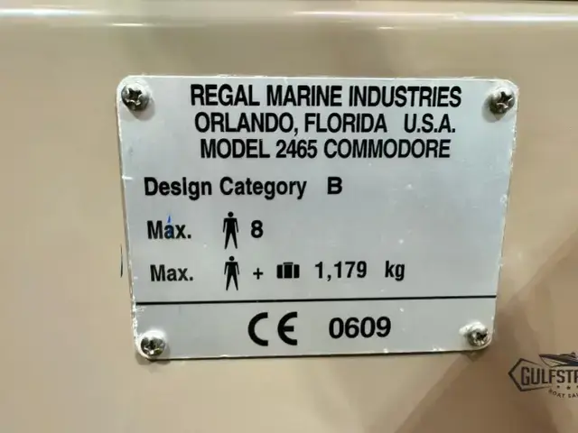 Regal 2465 Commodore