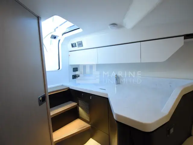 Fairline F Line 33