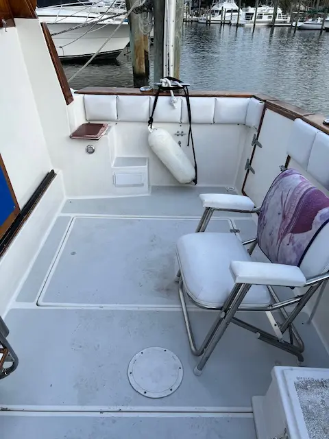 1987 Bayliner 3870 motor yacht