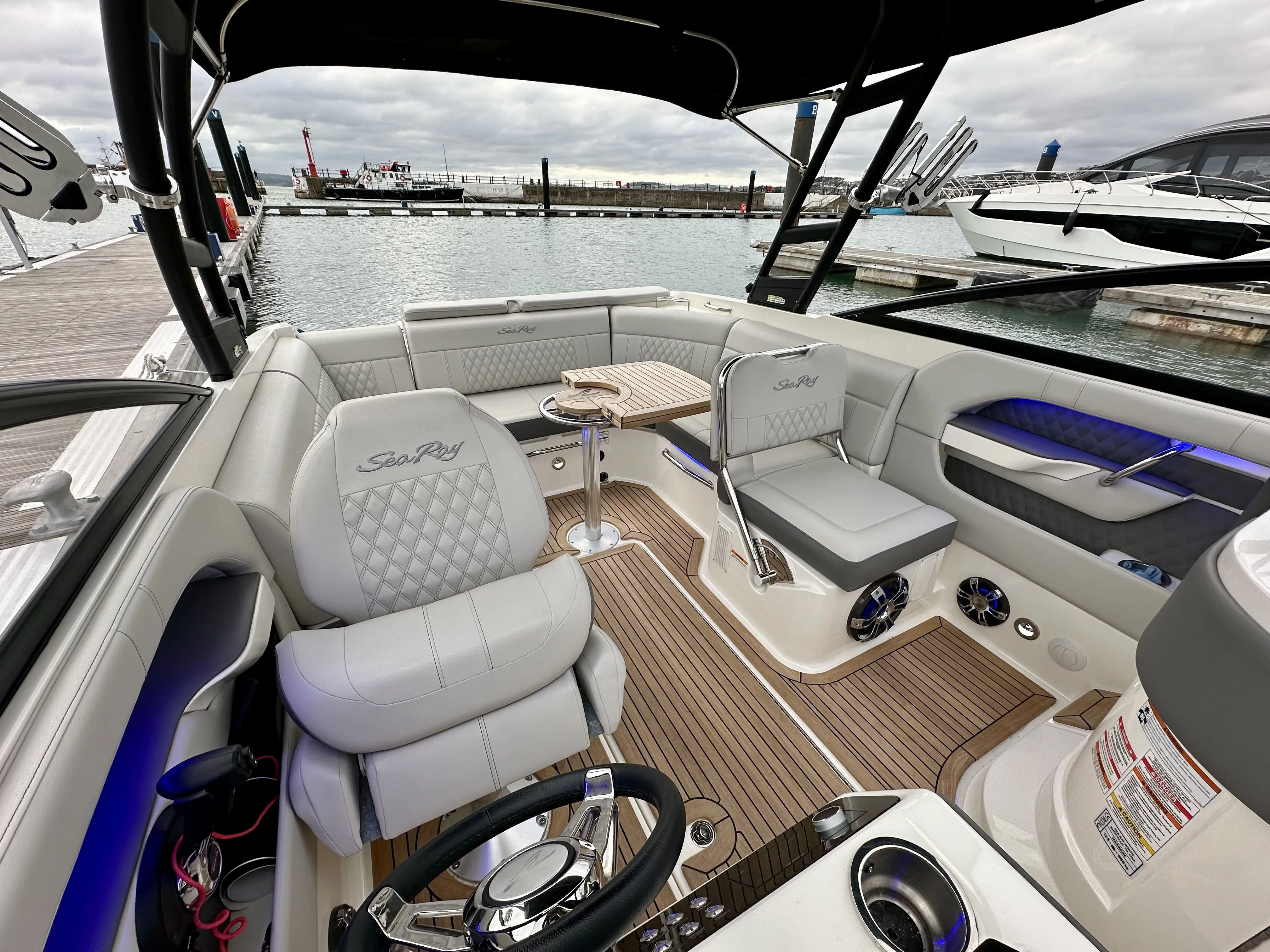 2020 Sea Ray 250 slx