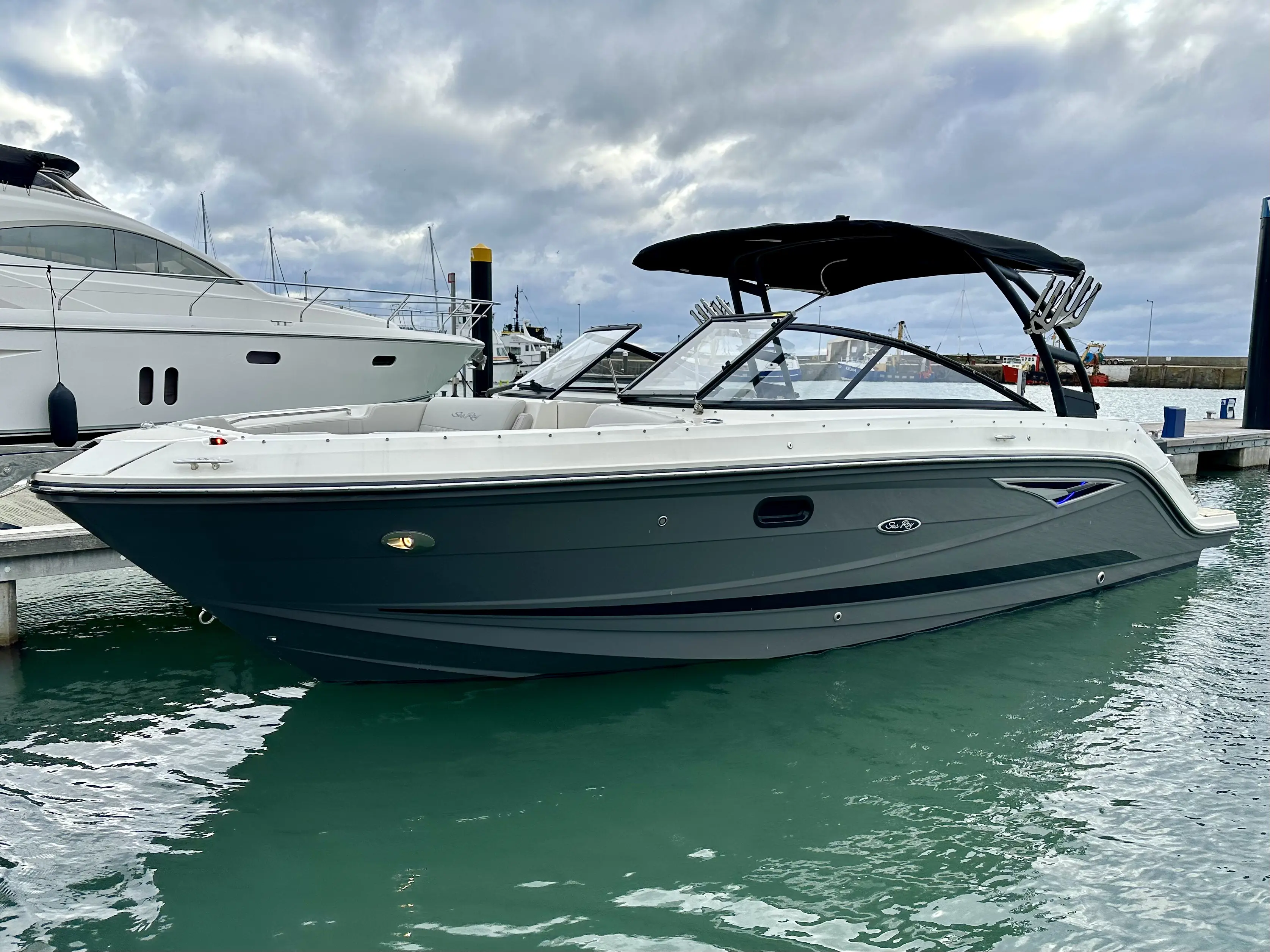 2020 Sea Ray 250 slx