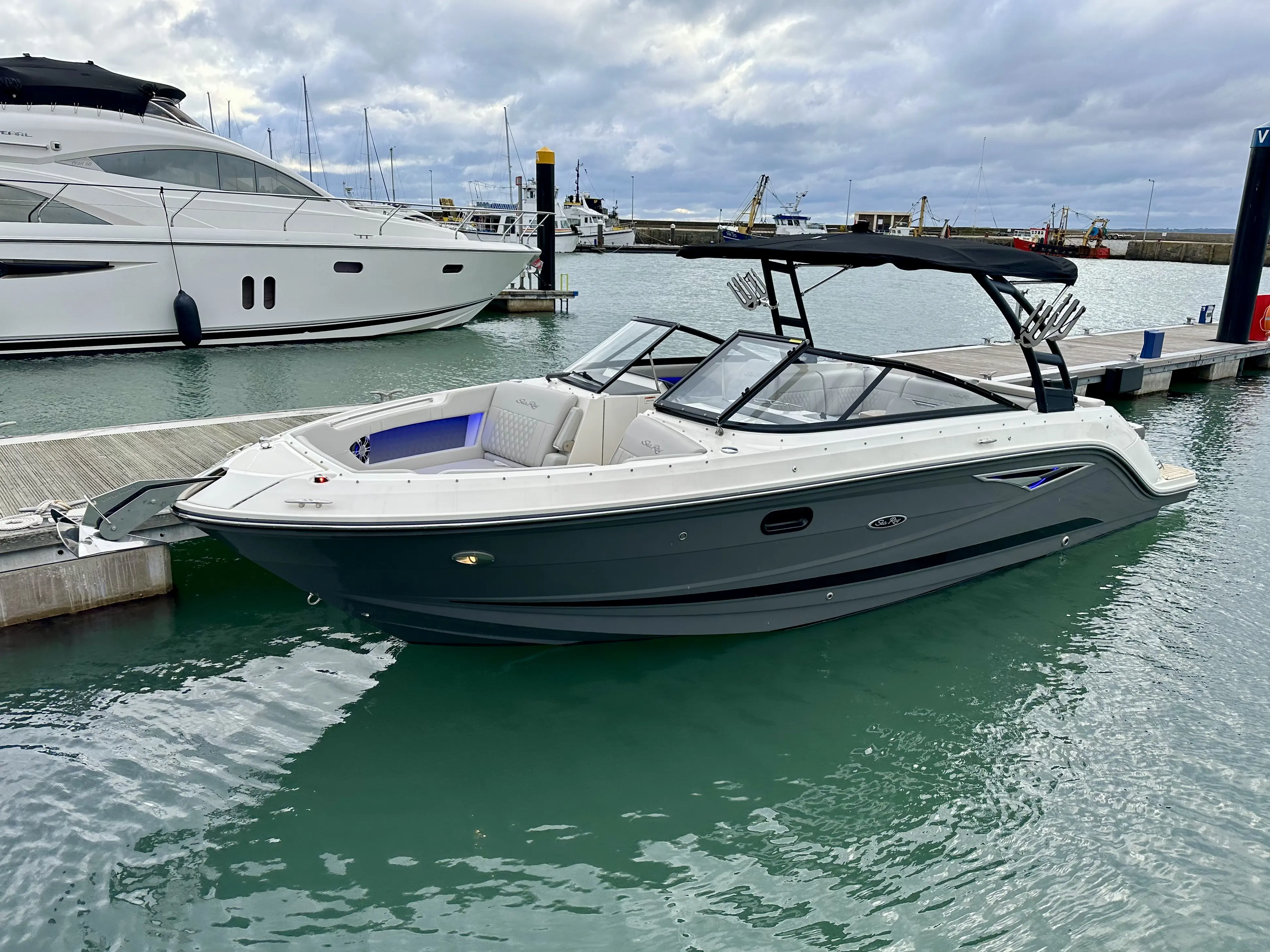 2020 Sea Ray 250 slx