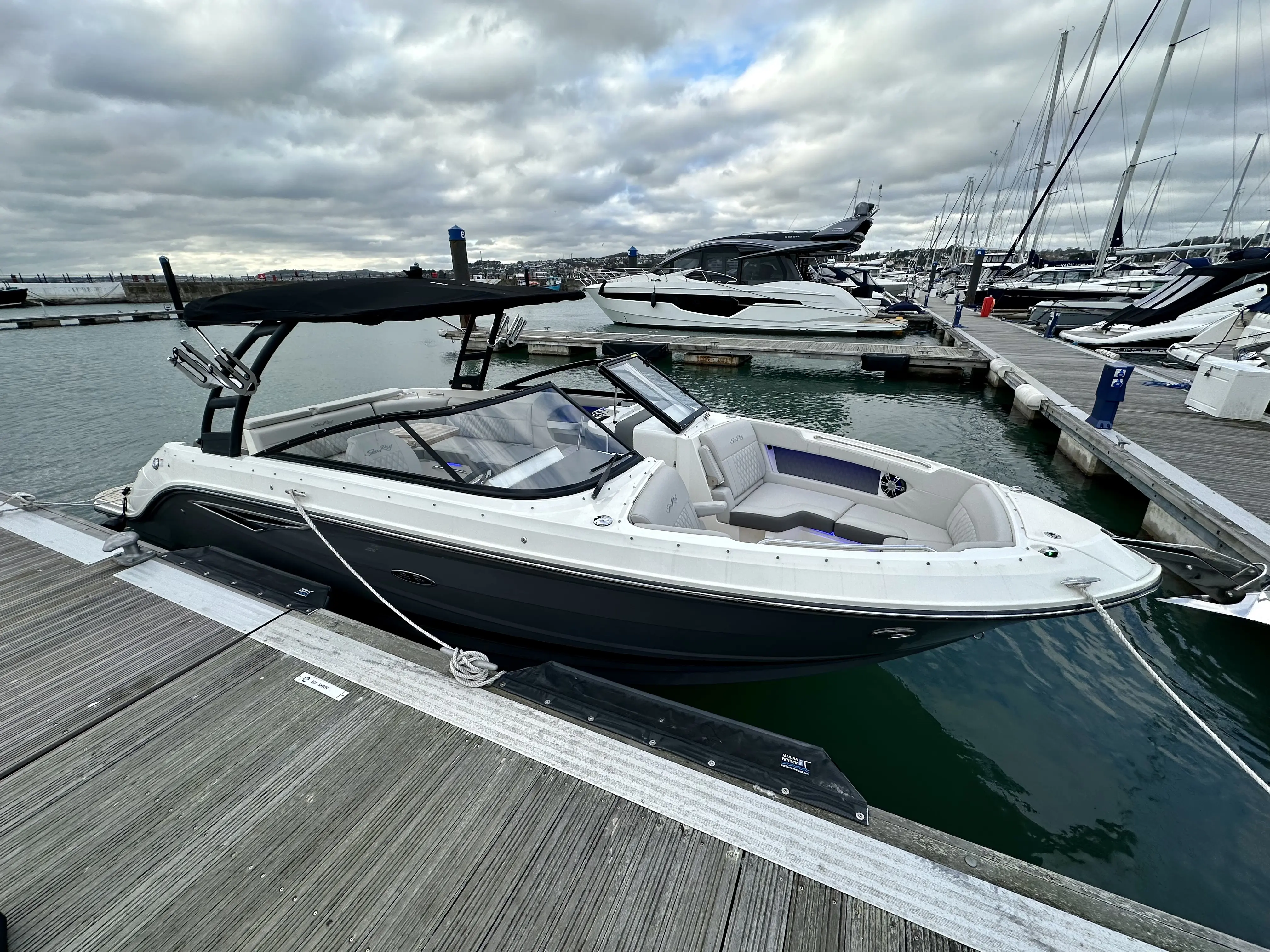 2020 Sea Ray 250 slx