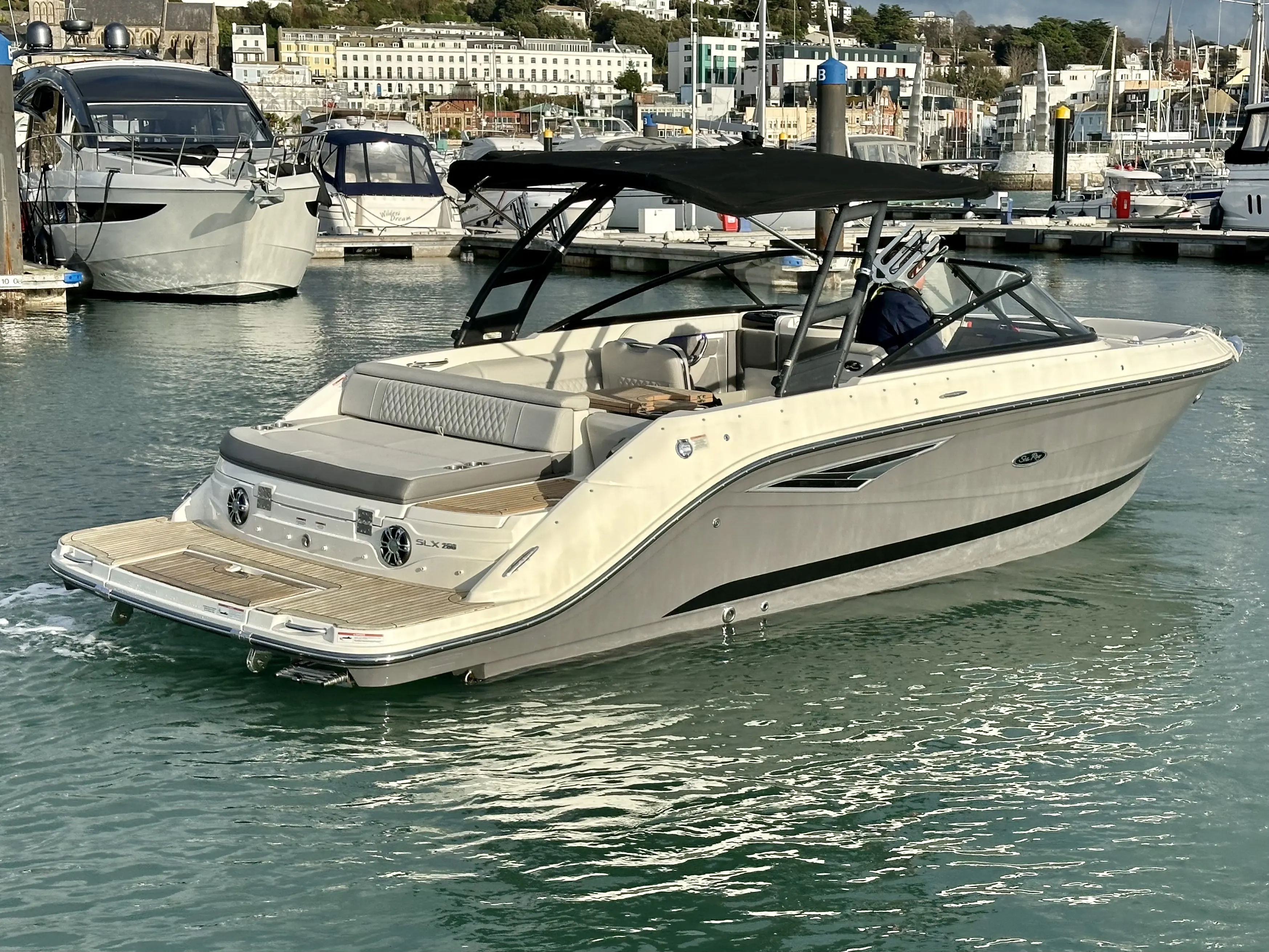 2020 Sea Ray 250 slx