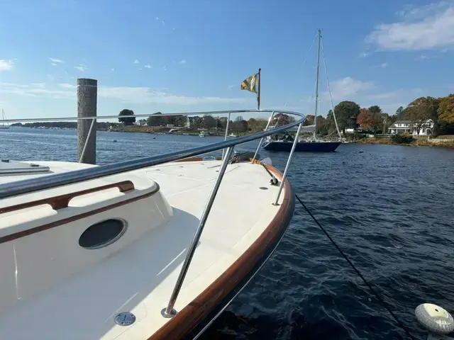 Hinckley Talaria 44 Motor Yacht