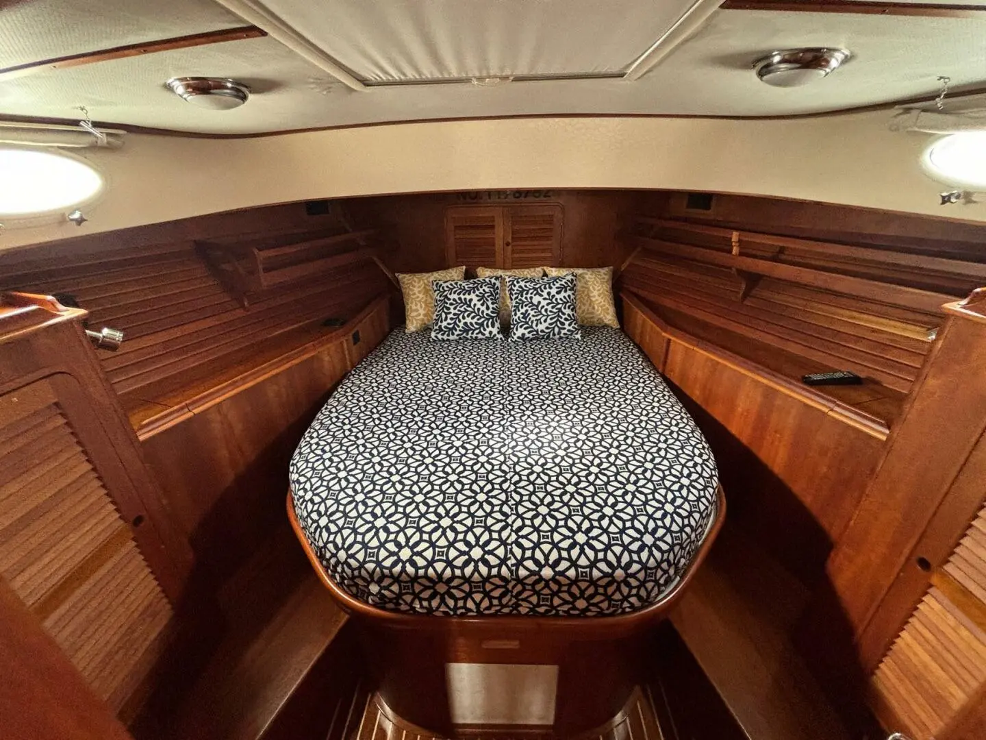 2005 Hinckley talaria 44 motor yacht