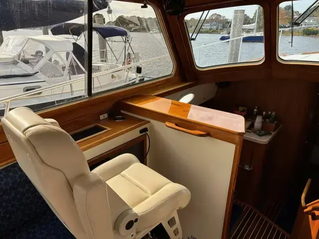 Hinckley Talaria 44 Motor Yacht