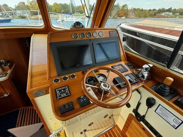 Hinckley Talaria 44 Motor Yacht