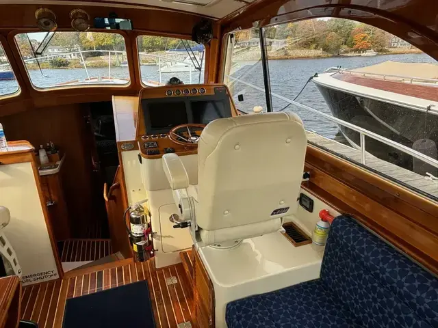 Hinckley Talaria 44 Motor Yacht