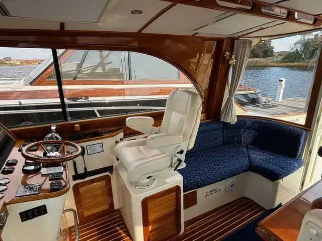 Hinckley Talaria 44 Motor Yacht