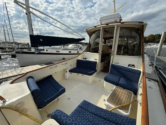 Hinckley Talaria 44 Motor Yacht