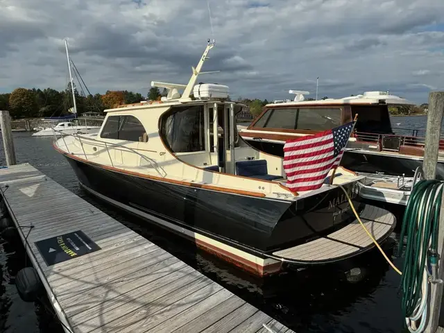 Hinckley Talaria 44 Motor Yacht