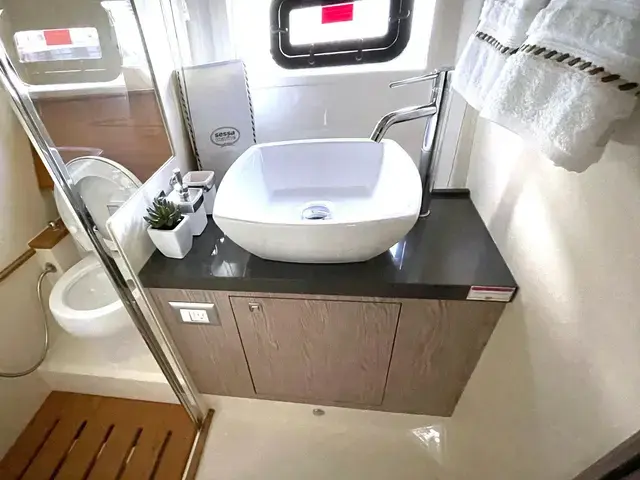 Sessa Marine F42 Flybridge