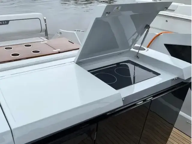 Fairline F Line 33