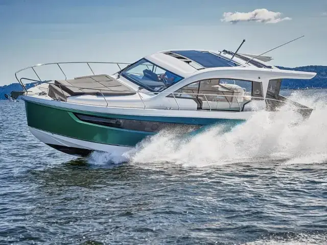 Sealine C390